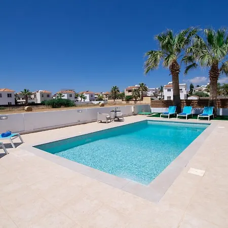 Suncity Boutique Seafront Villa *
