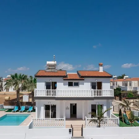 Suncity Boutique Seafront Villa *